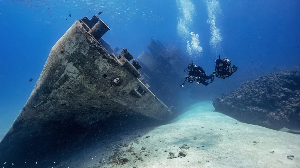 wreck-diver